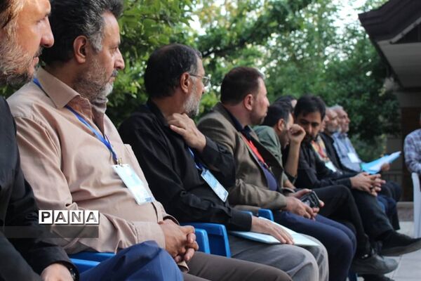 نشست صمیمی قائم مقام معاون وزیر در سازمان دانش‌آموزی با عوامل و سرپرستان اردوی قطبی دماوند