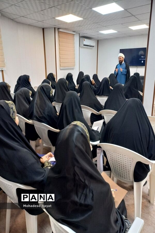 دوره آموزشی یاوران ولایت در پاکدشت