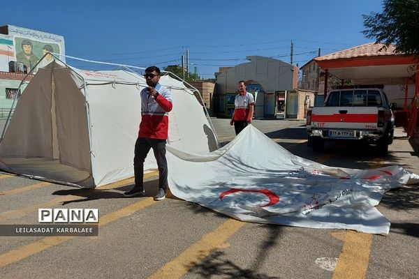 آموزش چادرزنی در پایگاه اوقات فراغت سازمان دانش‌آموزی فشافویه