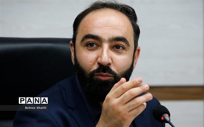 دانش‌آموزان عضو سازمان دانش‌آموزی، پیشگامان گام دوم انقلاب هستند