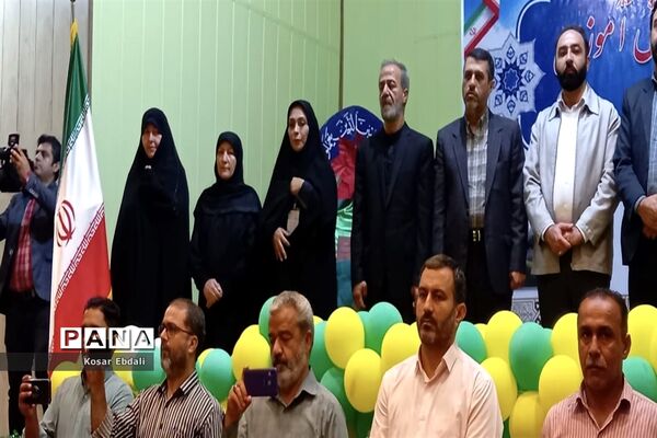 رونمایی از کتابچه‌های همراه مهربان من و خاطرات اردو