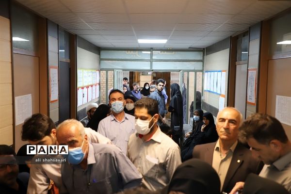 میز خدمت آموزش و پرورش کرمانشاه همزمان با گرامیداشت هفته دولت