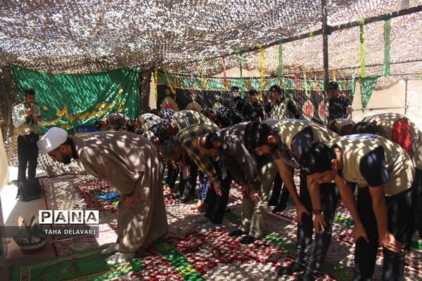 نماز جماعت در آخرین روز از اردوی قطبی اعضای سازمان دانش‌آموزی به میزبانی شهرستان‌های استان تهران