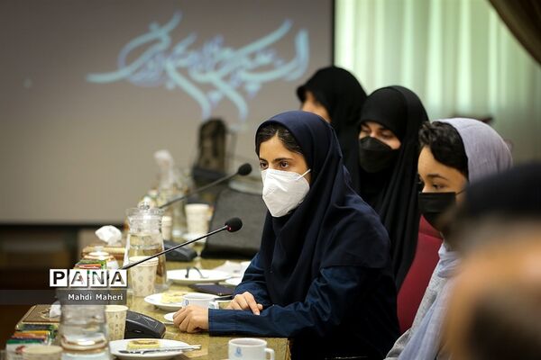 نشست معاون رئیس‌جمهوری در امور زنان و خانواده با رتبه‌های برتر کنکور سراسری