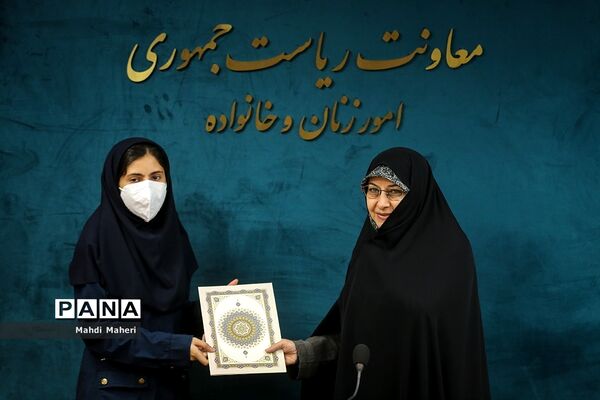 نشست معاون رئیس‌جمهوری در امور زنان و خانواده با رتبه‌های برتر کنکور سراسری