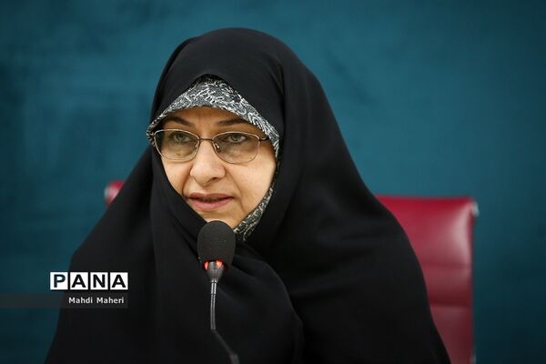 نشست معاون رئیس‌جمهوری در امور زنان و خانواده با رتبه‌های برتر کنکور سراسری