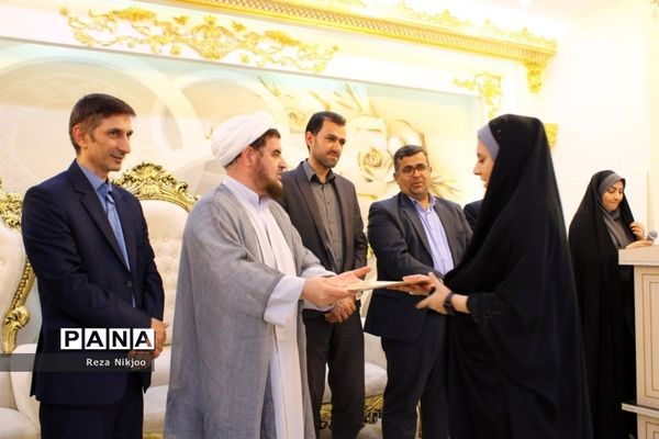 گردهمایی صمیمانه با رتبه‌های برتر کنکور