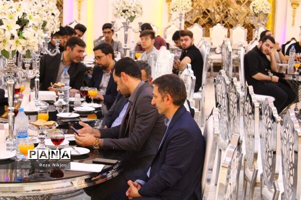 گردهمایی صمیمانه با رتبه‌های برتر کنکور