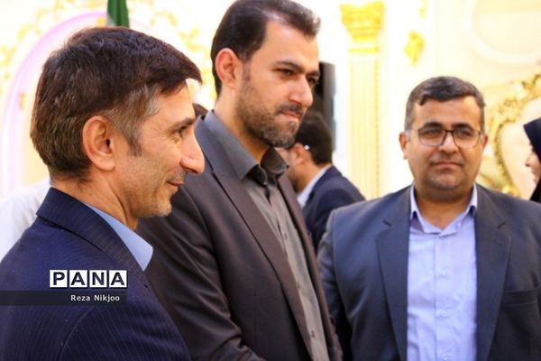 گردهمایی صمیمانه با رتبه‌های برتر کنکور