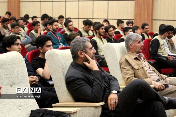 حضور دانش‌آموزان قمی در اردوی قطبی دماوند