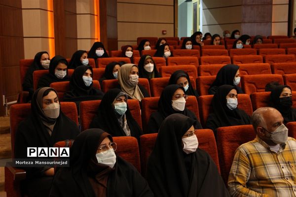 تجلیل از کارکنان اداره‌کل آموزش و پرورش هرمزگان