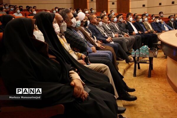 تجلیل از کارکنان اداره‌کل آموزش و پرورش هرمزگان