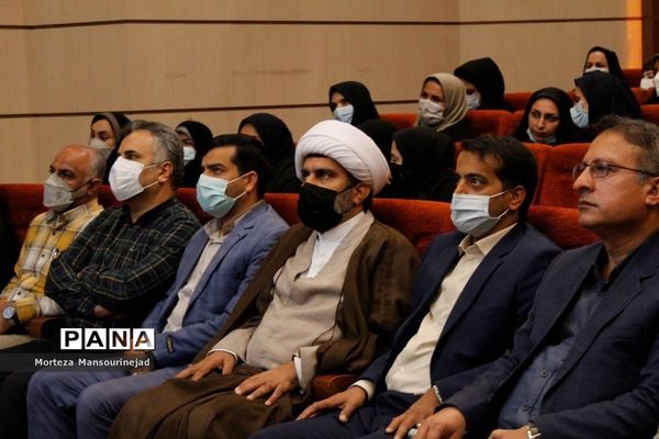 تجلیل از کارکنان اداره‌کل آموزش و پرورش هرمزگان