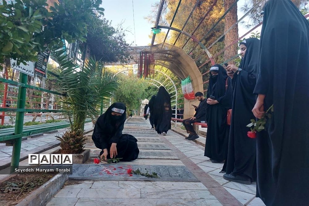 حضور دانش‌آموزان عضو سازمان دانش‌آموزی فارس بر مزار شهید خادم صادق