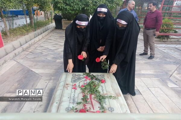 حضور دانش‌آموزان عضو سازمان دانش‌آموزی فارس بر مزار شهید خادم صادق