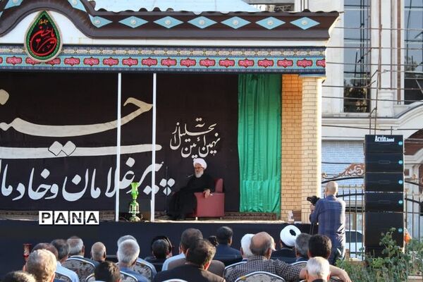آیین تجلیل از پیرغلامان و خادمان حسینی زنجان