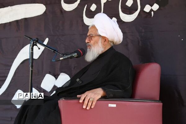 آیین تجلیل از پیرغلامان و خادمان حسینی زنجان