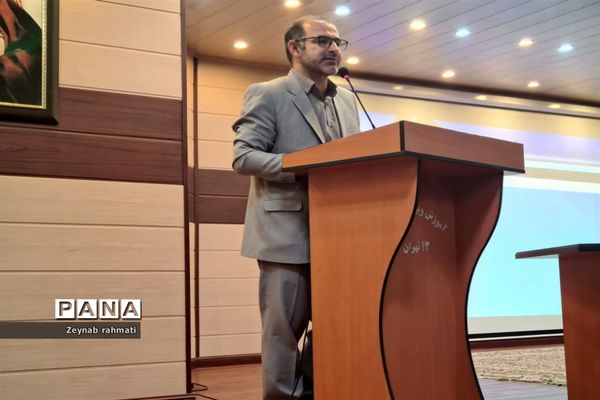 برگزاری جلسه پروژه مهر با حضور مدیران مدارس منطقه ۱۳