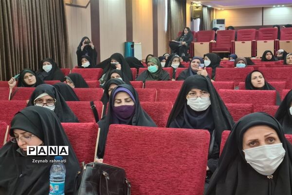 برگزاری جلسه پروژه مهر با حضور مدیران مدارس منطقه ۱۳