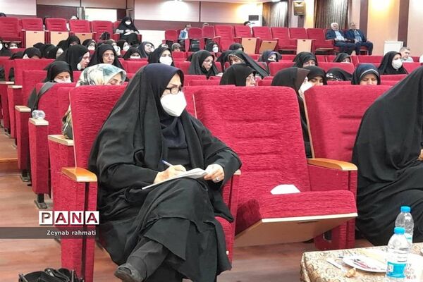 برگزاری جلسه پروژه مهر با حضور مدیران مدارس منطقه ۱۳