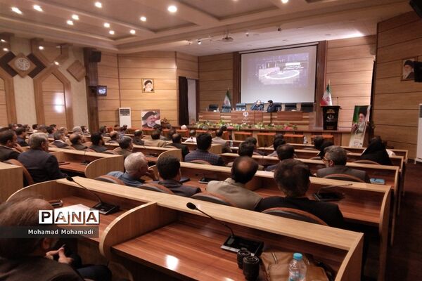 نشست مشترک مدیران مدارس با فرماندار و اعضای شورای اداری کاشمر