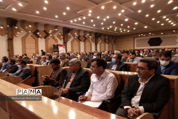 نشست مشترک مدیران مدارس با فرماندار و اعضای شورای اداری کاشمر