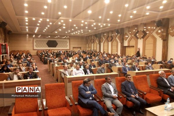 نشست مشترک مدیران مدارس با فرماندار و اعضای شورای اداری کاشمر