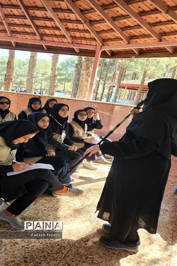 کلاس‌های آموزشی اردوی قطبی دختران در اصفهان