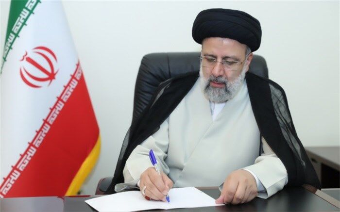 شعر آئینی به برکت انقلاب اسلامی به شکوفایی و درخشندگی کم‌نظیری رسیده است