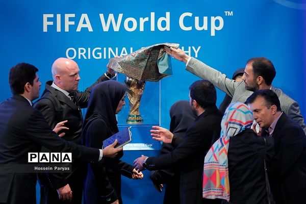 رونمایی از کاپ جام جهانی ۲۰۲۲ در برج میلاد تهران