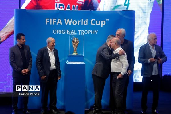 رونمایی از کاپ جام جهانی ۲۰۲۲ در برج میلاد تهران