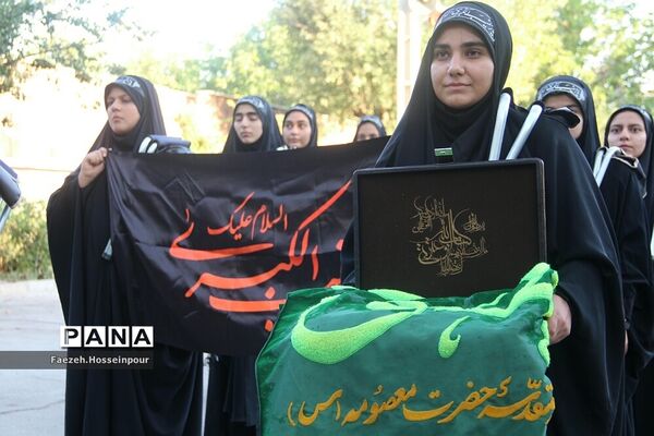 استقبال از دانش‌آموزان دختر عضو سازمان دانش‌آموزی در اردوی قطبی