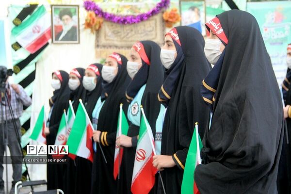 استقبال از دانش‌آموزان دختر عضو سازمان دانش‌آموزی در اردوی قطبی