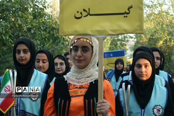 استقبال از دانش‌آموزان دختر عضو سازمان دانش‌آموزی در اردوی قطبی
