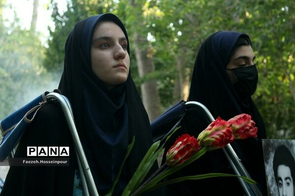 استقبال از دانش‌آموزان دختر عضو سازمان دانش‌آموزی در اردوی قطبی