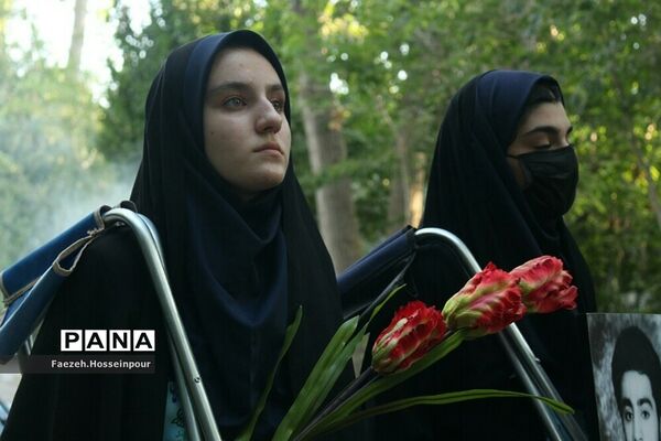 استقبال از دانش‌آموزان دختر عضو سازمان دانش‌آموزی در اردوی قطبی