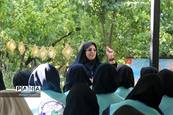 برگزاری کارگاه‌های آموزشی در اردوی قطبی دختران اردوگاه دماوند
