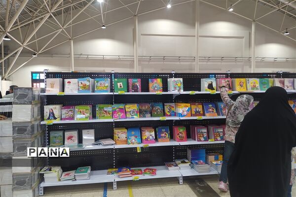 پنجمین نمایشگاه لوازم‌التحریر ایرانی در گلستان شهدا اصفهان