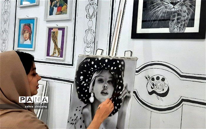 کارآفرین هنرمندی که تصویر کشیدن‌ رویای دیگران را آموزش می‌دهد