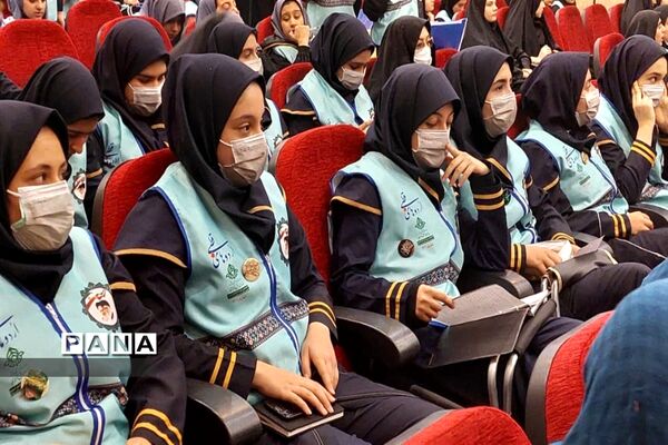 حضور اعضای دختر سازمان دانش‌آموزی البرز در اردوی قطبی دماوند