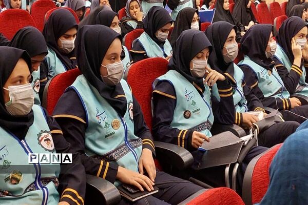 حضور اعضای دختر سازمان دانش‌آموزی البرز در اردوی قطبی دماوند