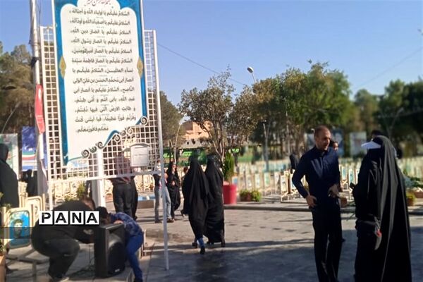 بازدید از گلستان شهدا با حضور دانش‌آموزان دختر عضو سازمان دانش‌آموزی شرکت‌کننده در اردوی قطبی