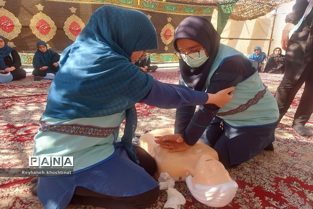 آموزش مهارت‌های اجتماعی به دانش‌آموزان در اردوی قطبی دختران
