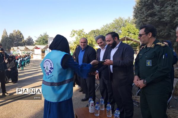 دانش‌آموزان دختر اعضای سازمان دانش‌آموزی آذربایجان شرقی در اردوی قطبی