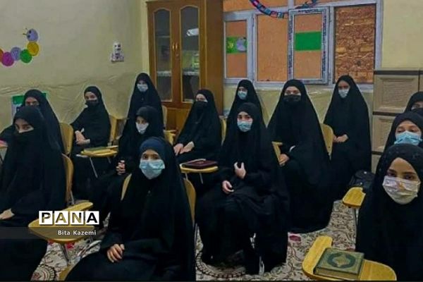 کلاس‌های اوقات فراغت برای بانوان در کانون فرهنگی هنری راوی‌نور شهرری