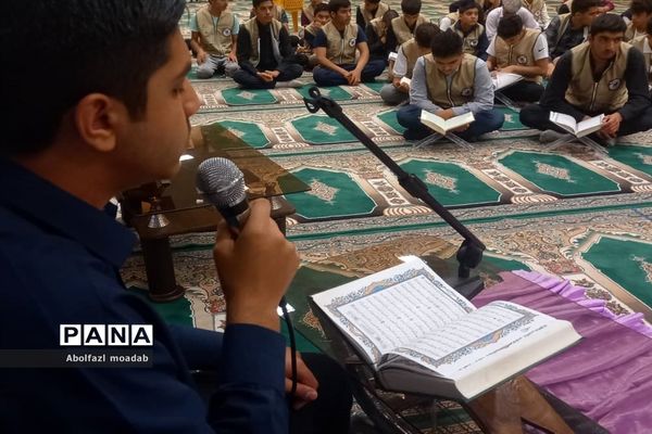 برگزاری ‌محفل انس با قرآن در ‌اردوی قطبی - گلستان