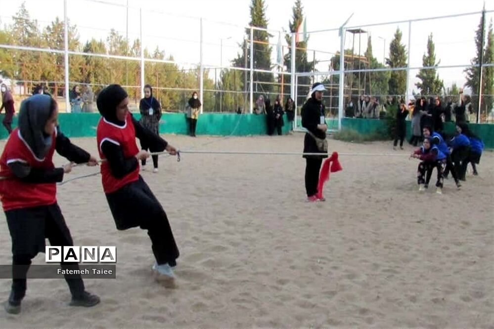 اولین روز حضور دانش‌آموزان خوزستان در اردوی قطبی لرستان