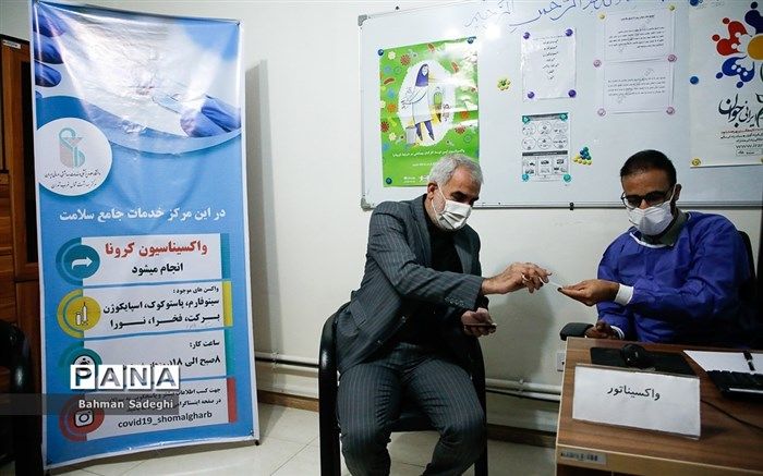 وزیر آموزش و پرورش دُز یادآور واکسن کرونا را تزریق کرد