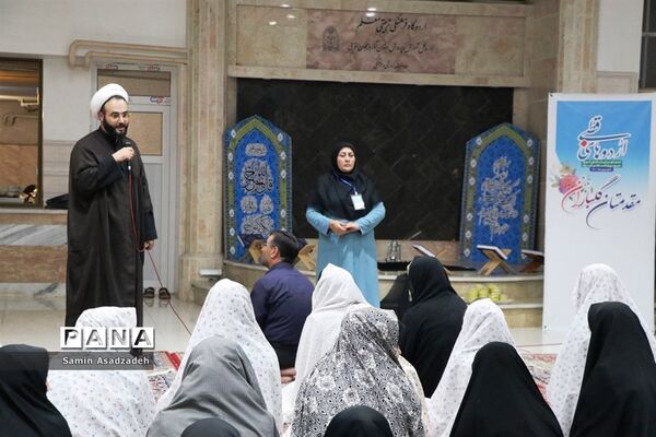 محفل انس با قرآن اعضای دختر سازمان دانش‌آموزی در اردوی قطبی آذربایجان غربی