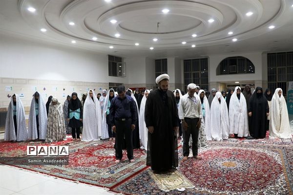 محفل انس با قرآن اعضای دختر سازمان دانش‌آموزی در اردوی قطبی آذربایجان غربی